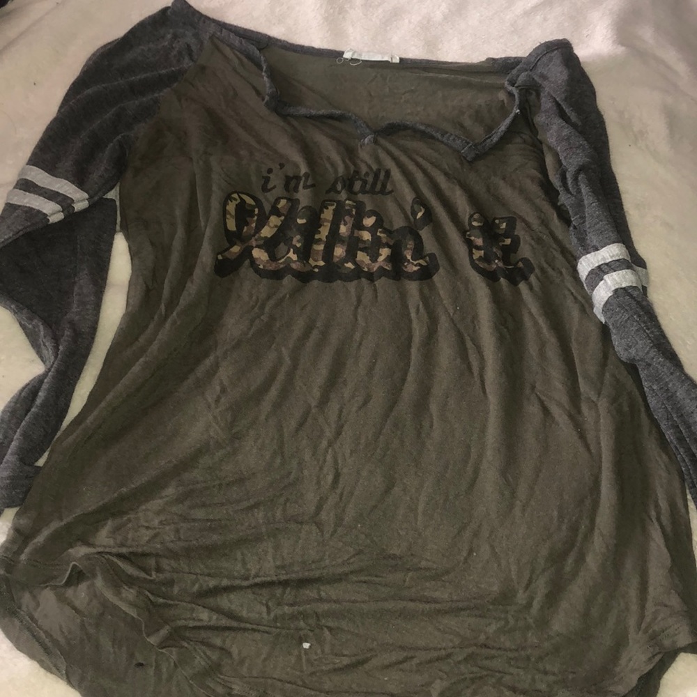 Long sleeve tee shirt